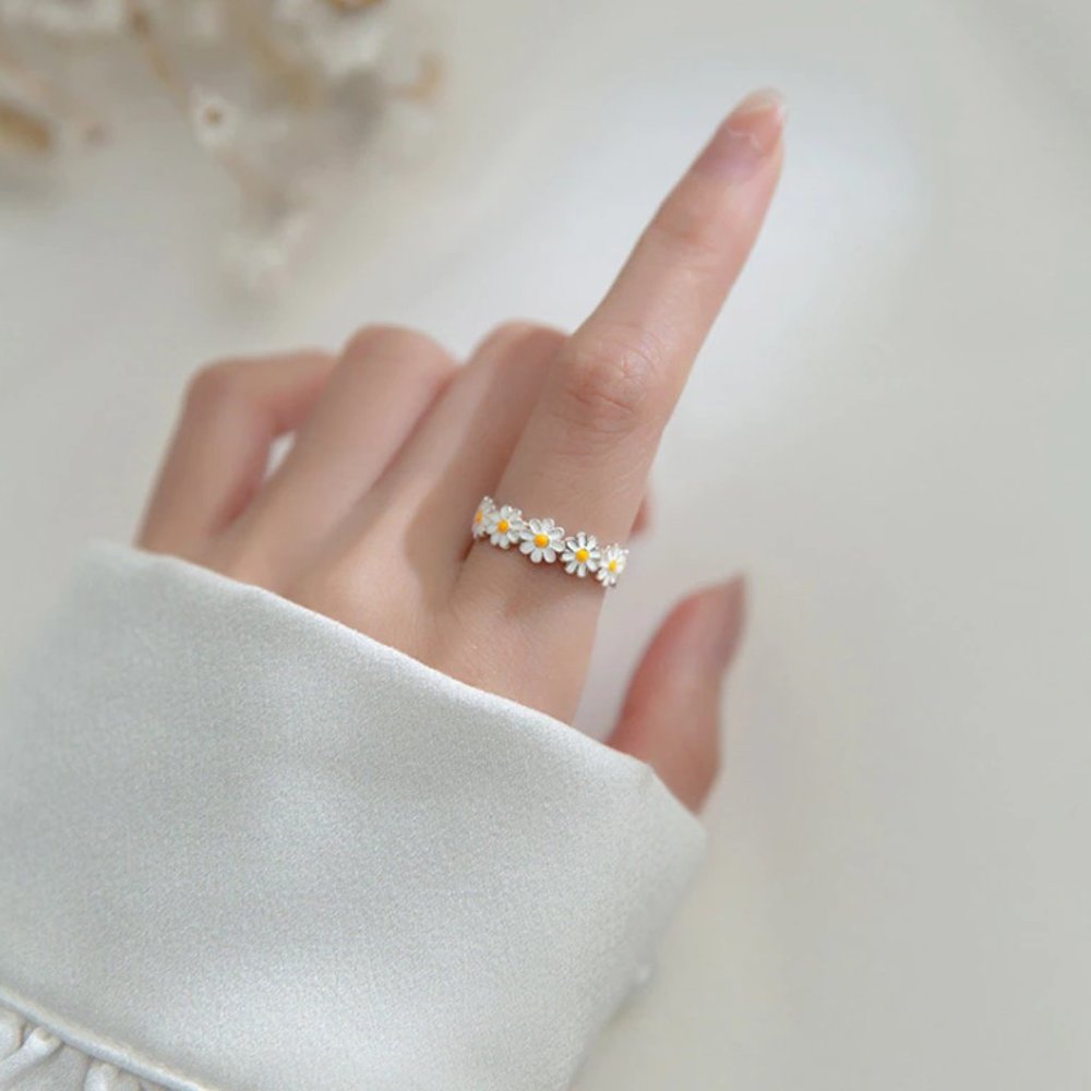 NEW Silver Resizable Trendy Korean Daisy Flower Rings - Picture 2 of 5